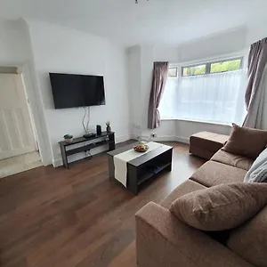 lovely-2-bedroom-ground-floor-flat-with-garden.brighton-hotels-england.com/